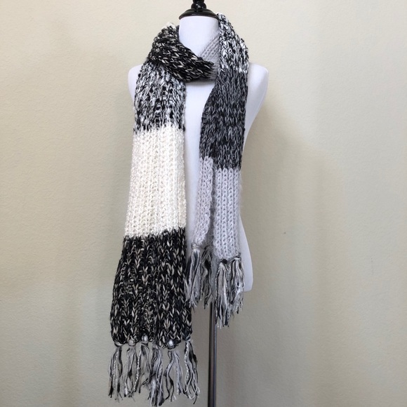 NWT INC Macy's Colorblock Fringe Scarf Black White - Picture 3 of 3